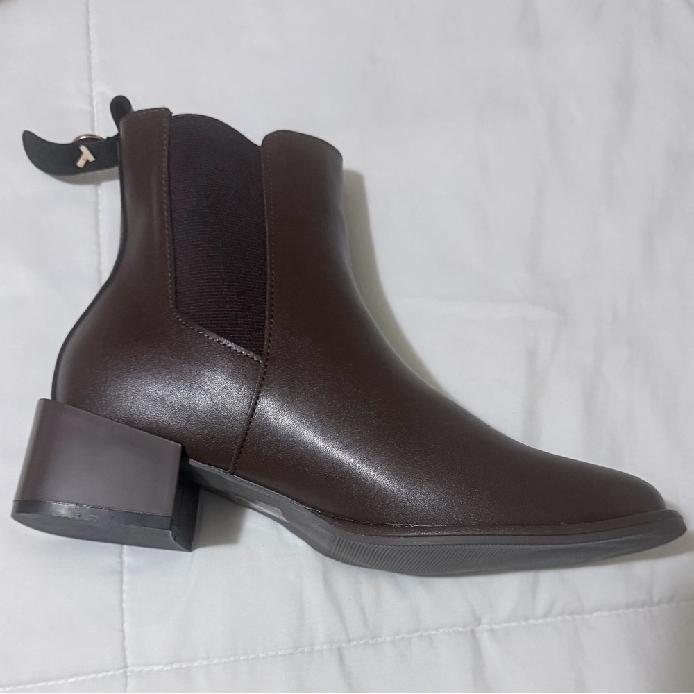 Elegant Brown Ankle Boots - Picture 4 of 8